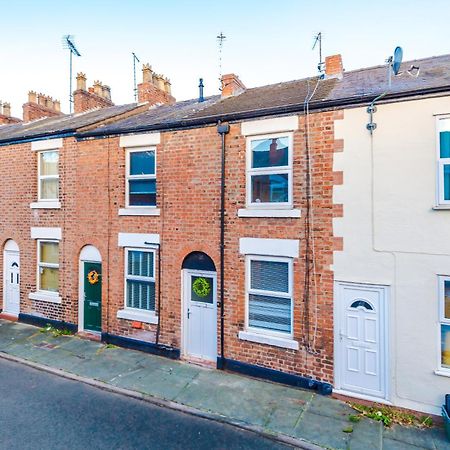 New! Spacious 2-Bed Home In Chester City-Centre By 53 Degrees Property, Ideal For Couples & Small Groups, Great Location - Sleeps 5 Exterior foto