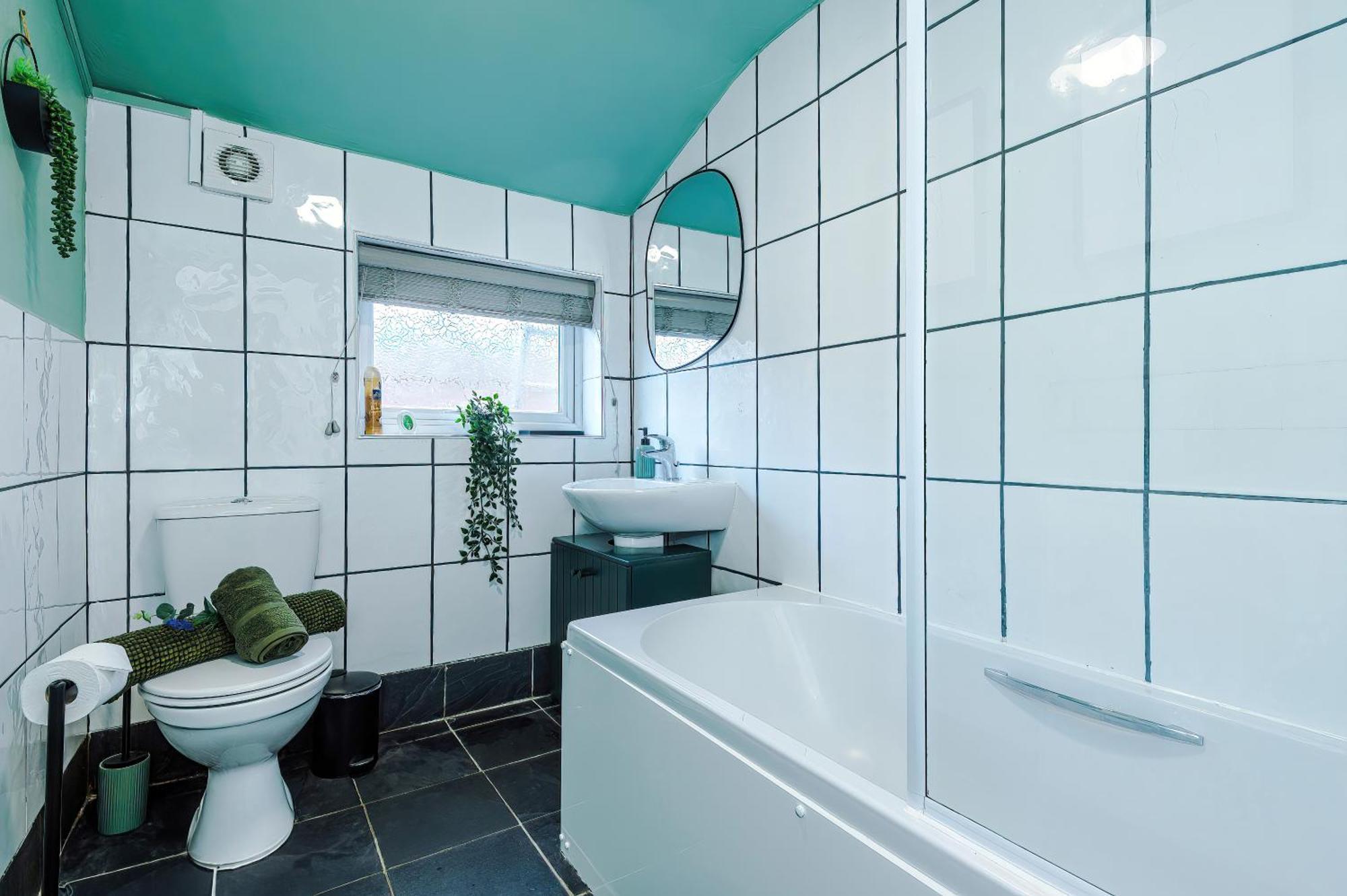 New! Spacious 2-Bed Home In Chester City-Centre By 53 Degrees Property, Ideal For Couples & Small Groups, Great Location - Sleeps 5 Exterior foto